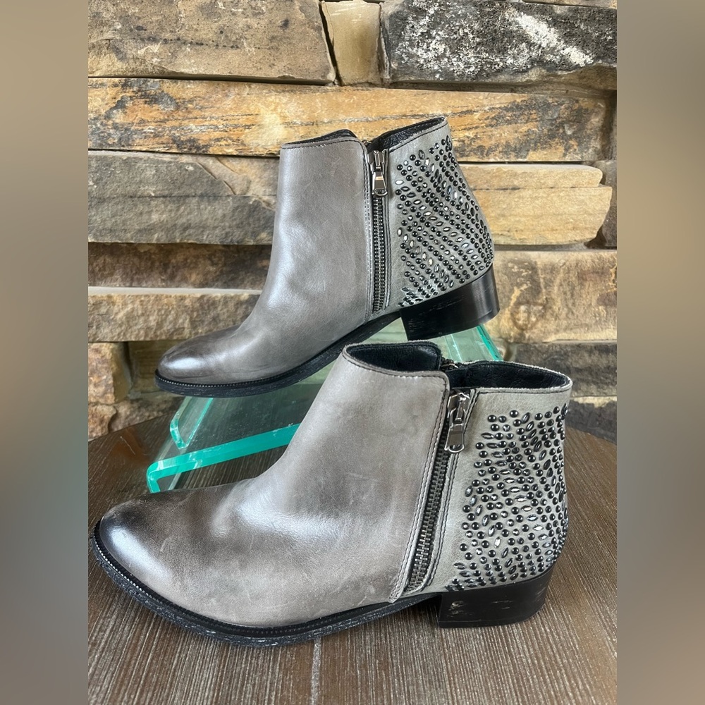 Ovyé Leather Booties